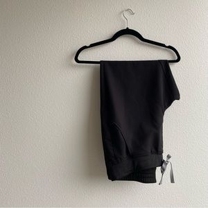 FIGS Black Zamora - Petite Jogger Scrub Pants (L)